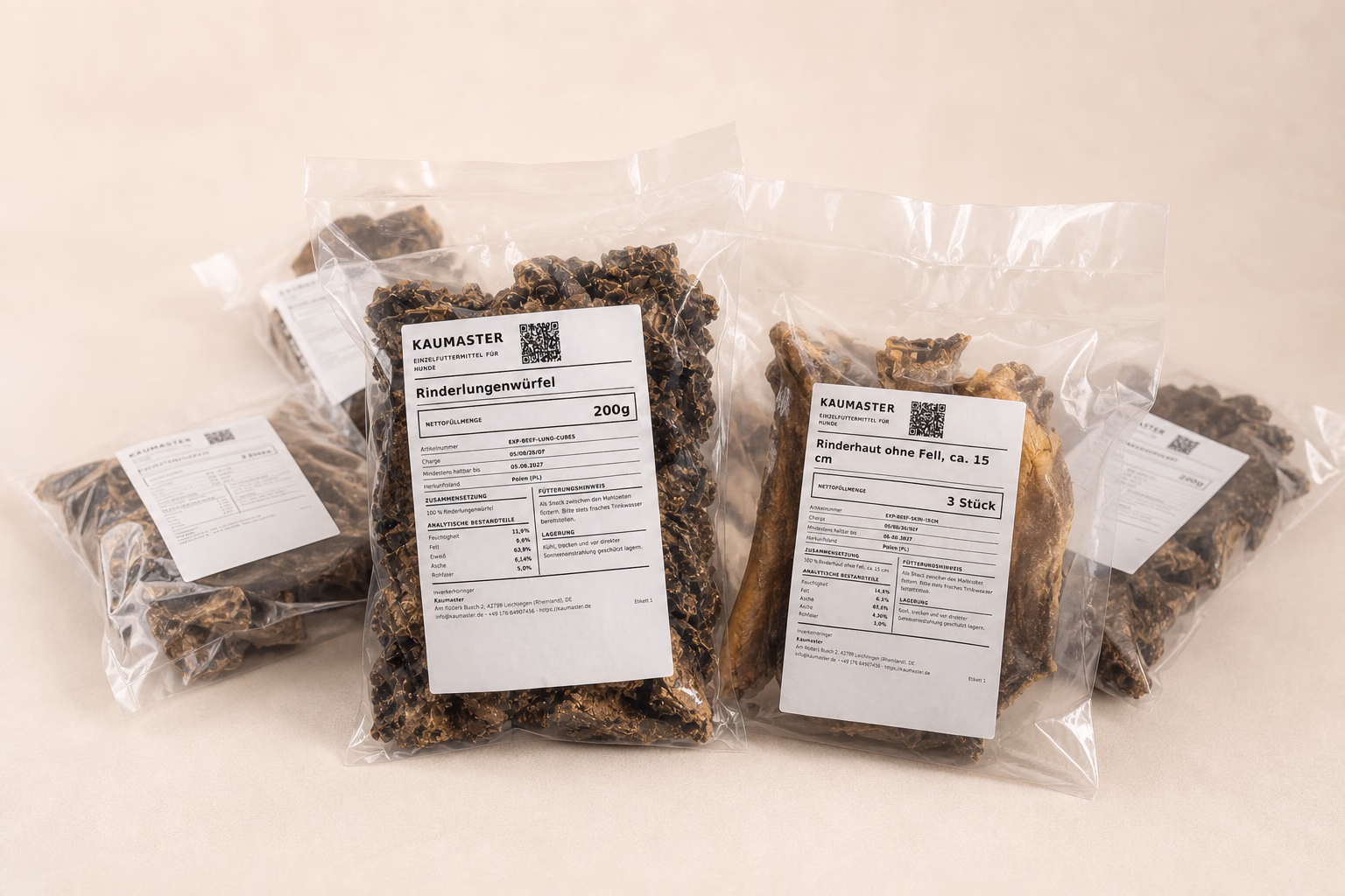 Mehrere verpackte Kaumaster Kauartikel mit sichtbaren Produktetiketten